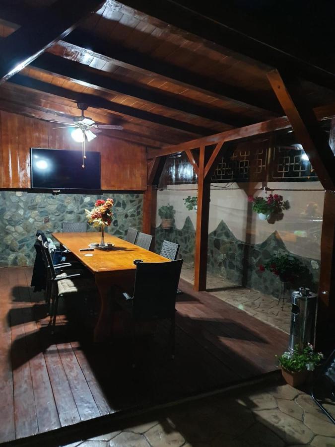 Casa Cattleya Hotel ทาร์กู จิอู ภายนอก รูปภาพ
