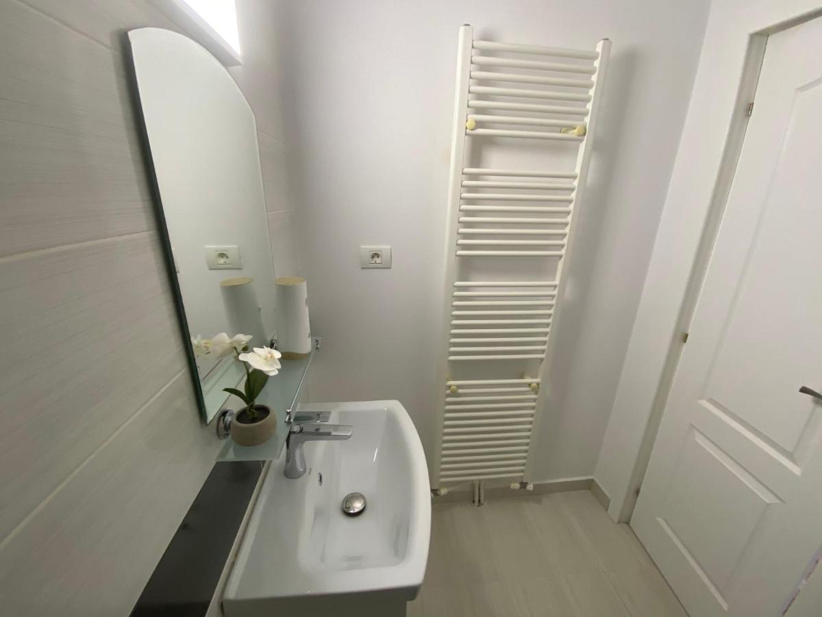 Casa Cattleya Hotel ทาร์กู จิอู ภายนอก รูปภาพ
