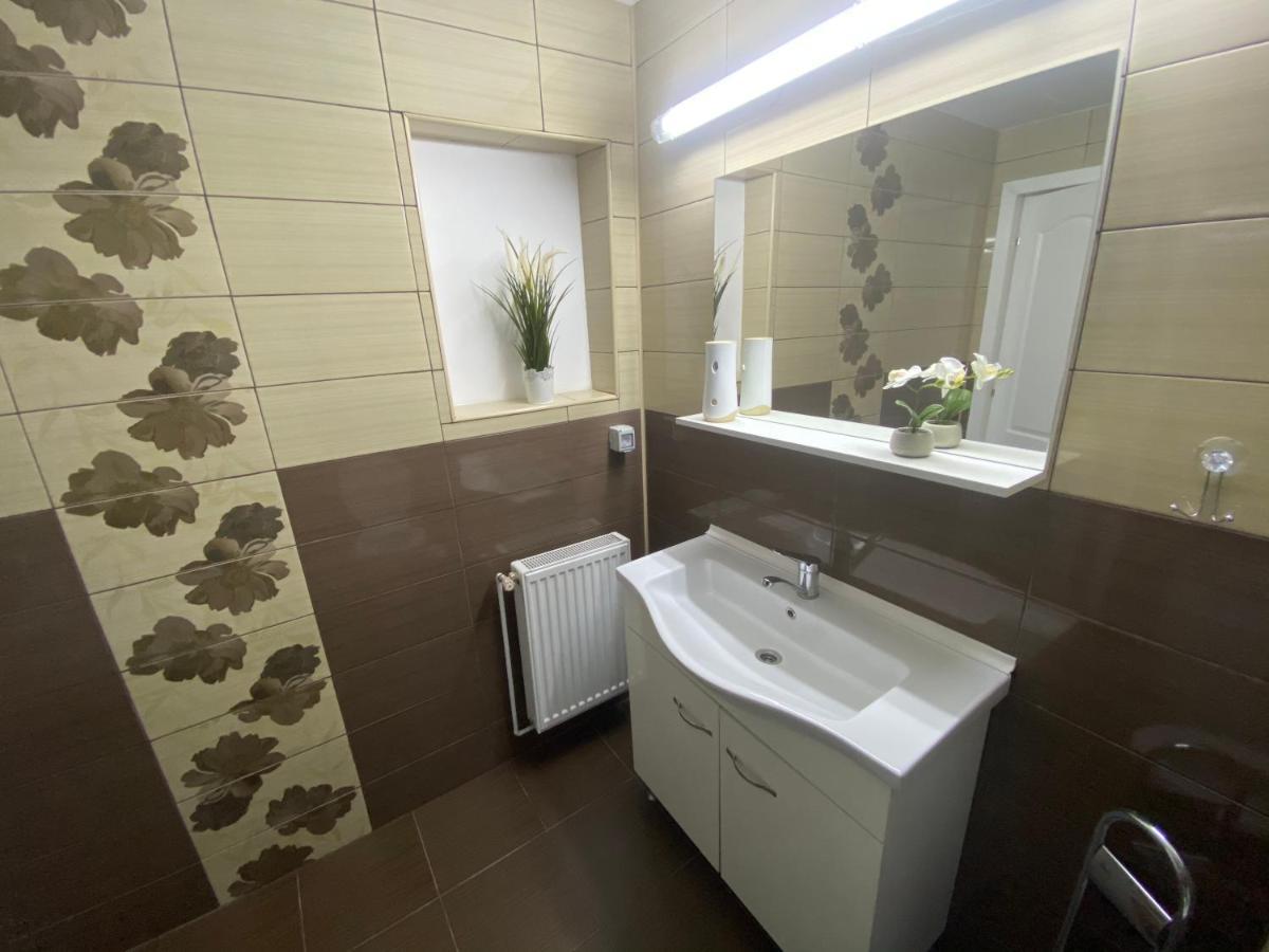 Casa Cattleya Hotel ทาร์กู จิอู ภายนอก รูปภาพ