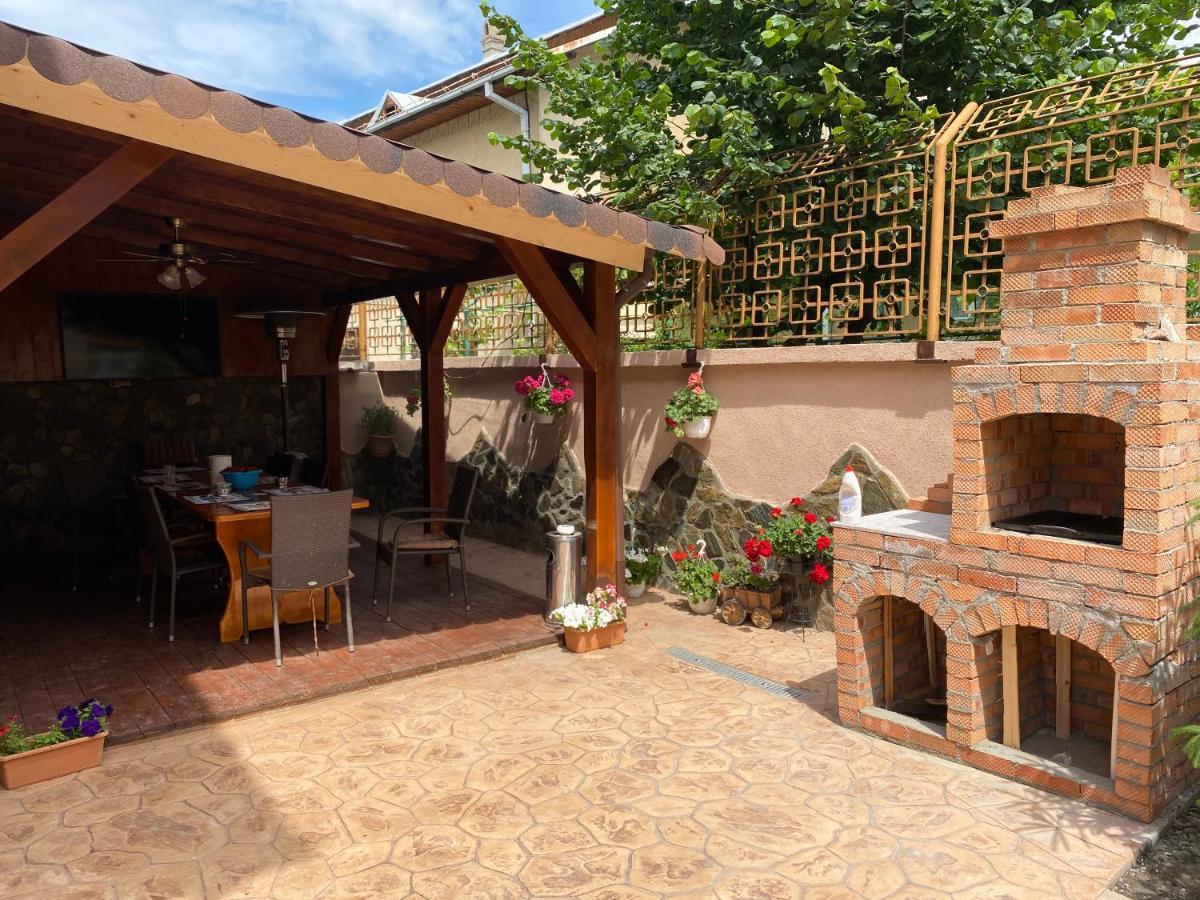 Casa Cattleya Hotel ทาร์กู จิอู ภายนอก รูปภาพ