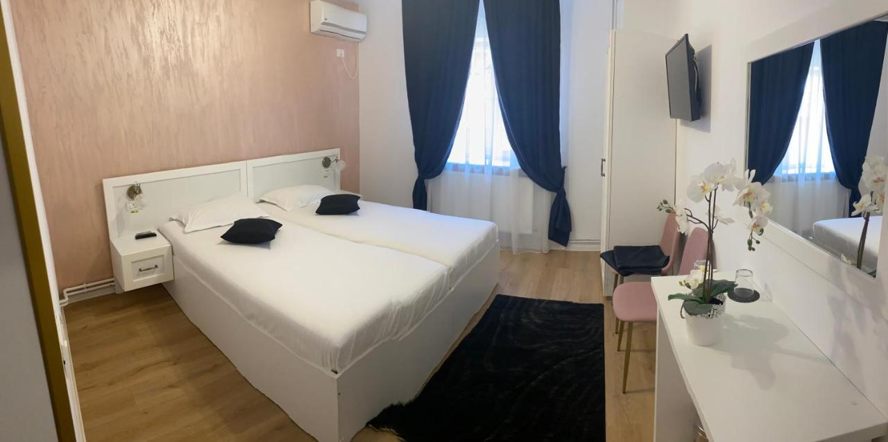 Casa Cattleya Hotel ทาร์กู จิอู ภายนอก รูปภาพ
