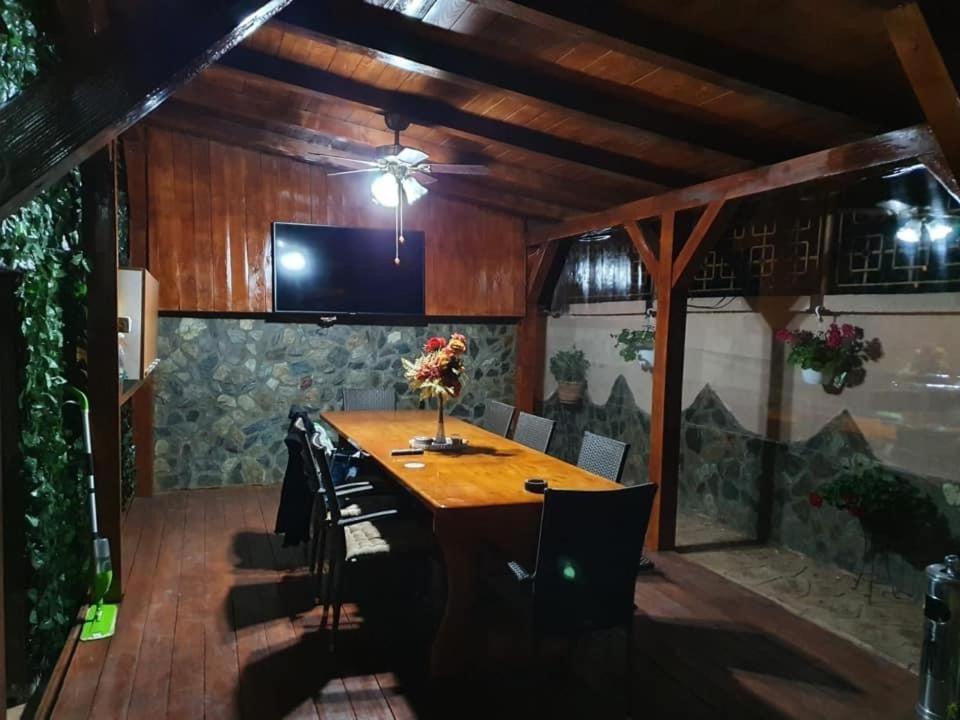 Casa Cattleya Hotel ทาร์กู จิอู ภายนอก รูปภาพ