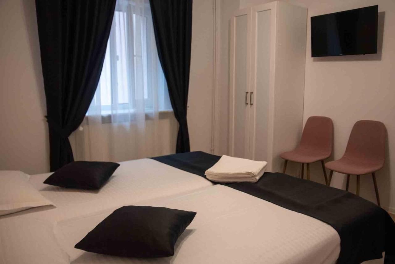 Casa Cattleya Hotel ทาร์กู จิอู ภายนอก รูปภาพ